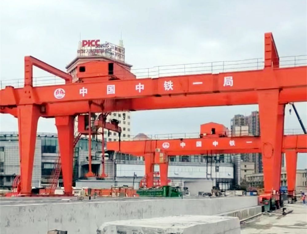 地鐵出渣機(jī)、地鐵站門式起重機(jī)、地鐵龍門吊廠家制造、安裝移裝維修
