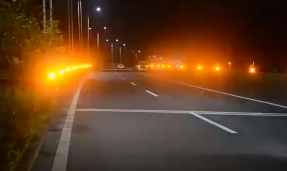 霧天行車安全誘導裝置 智慧太陽能霧燈廠家