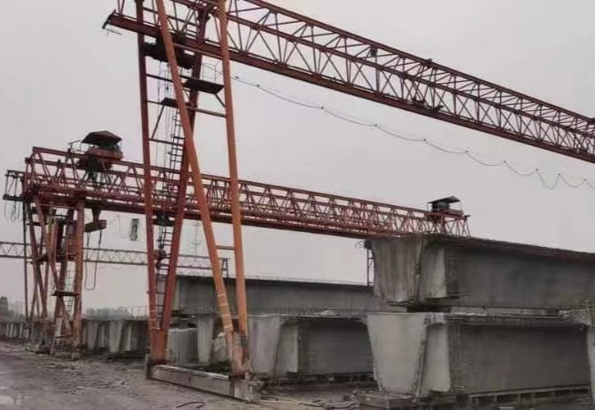 河南提梁機、路橋門式起重機、路橋工程門機生產(chǎn)租賃