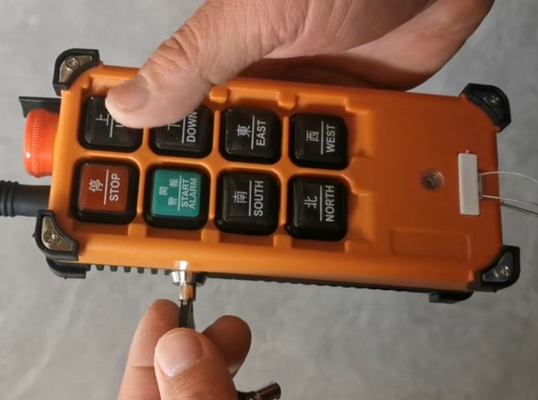 帶鑰匙的遙控器、工業(yè)遙控器型號(hào)規(guī)格、價(jià)格