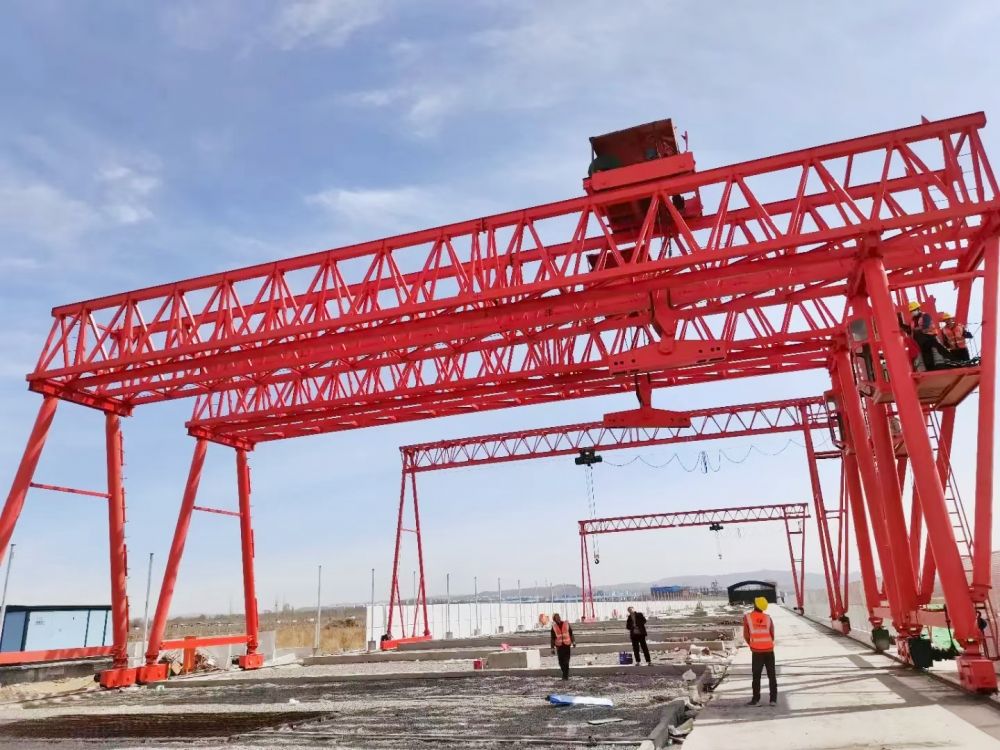 路橋門機(jī)、提梁機(jī)、梁場(chǎng)龍門吊、雙梁門式起重機(jī)設(shè)計(jì)制造、安裝維修